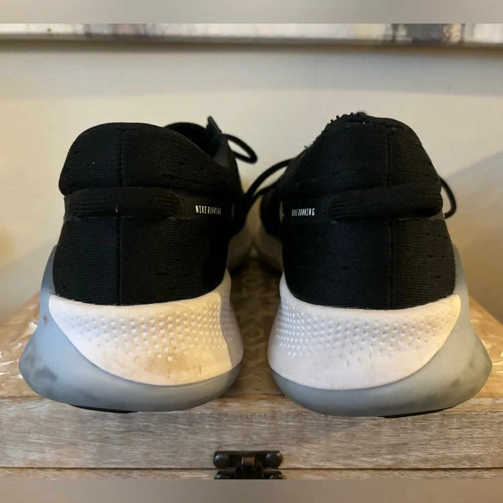 NIKE | Black and White Running Sneakers Size 11.5